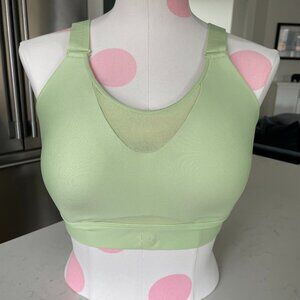 Under Armour Molded D-DD Cup Mesh Inserts Activewear Shelf Bra Mint Green Sz L